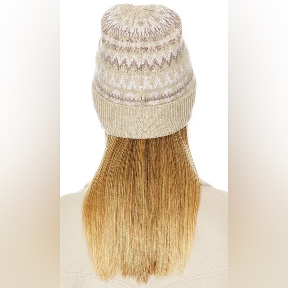 White+Warren cashmere beanie and gloves set neutral combo for Christmas - Picture 3 of 7